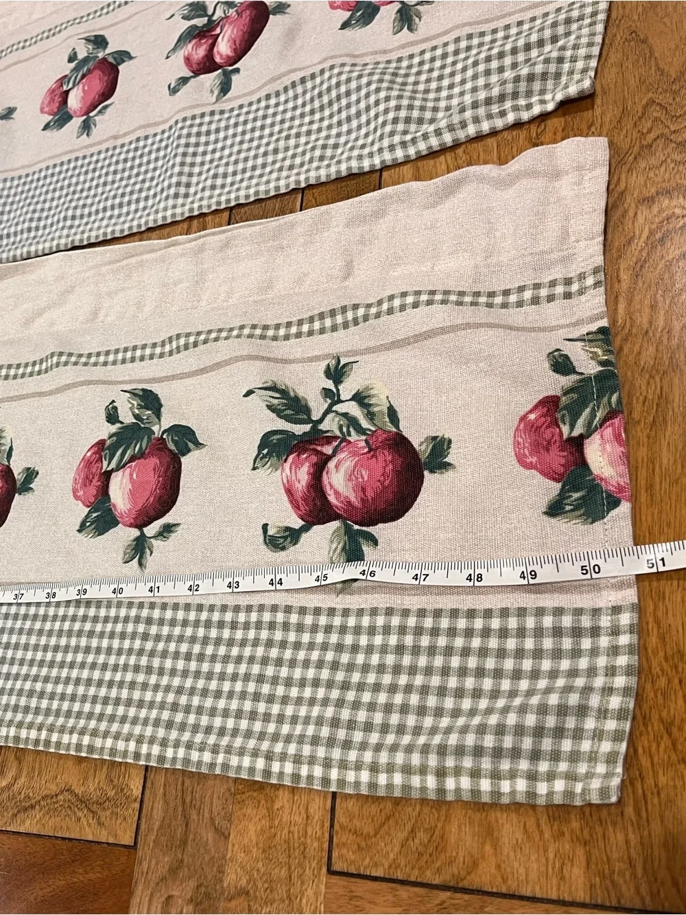4 Piece 1990s Gingham Apple Curtain Set
